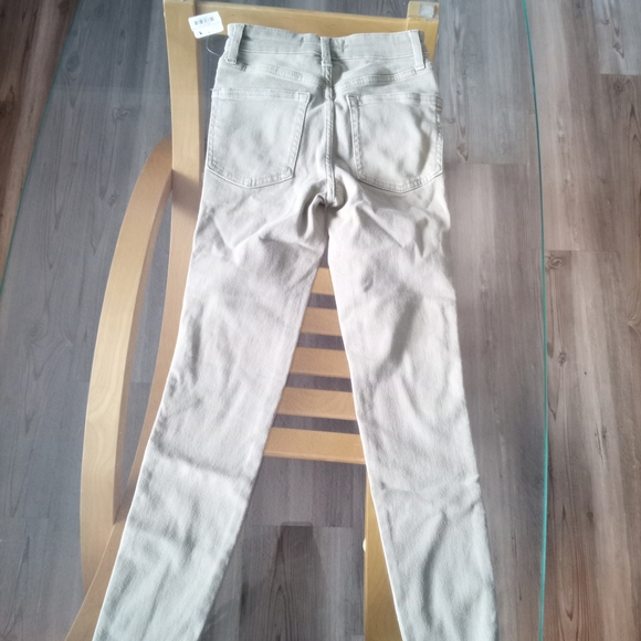 We The Free Cropped Cream Jeans - Picture 4 of 5